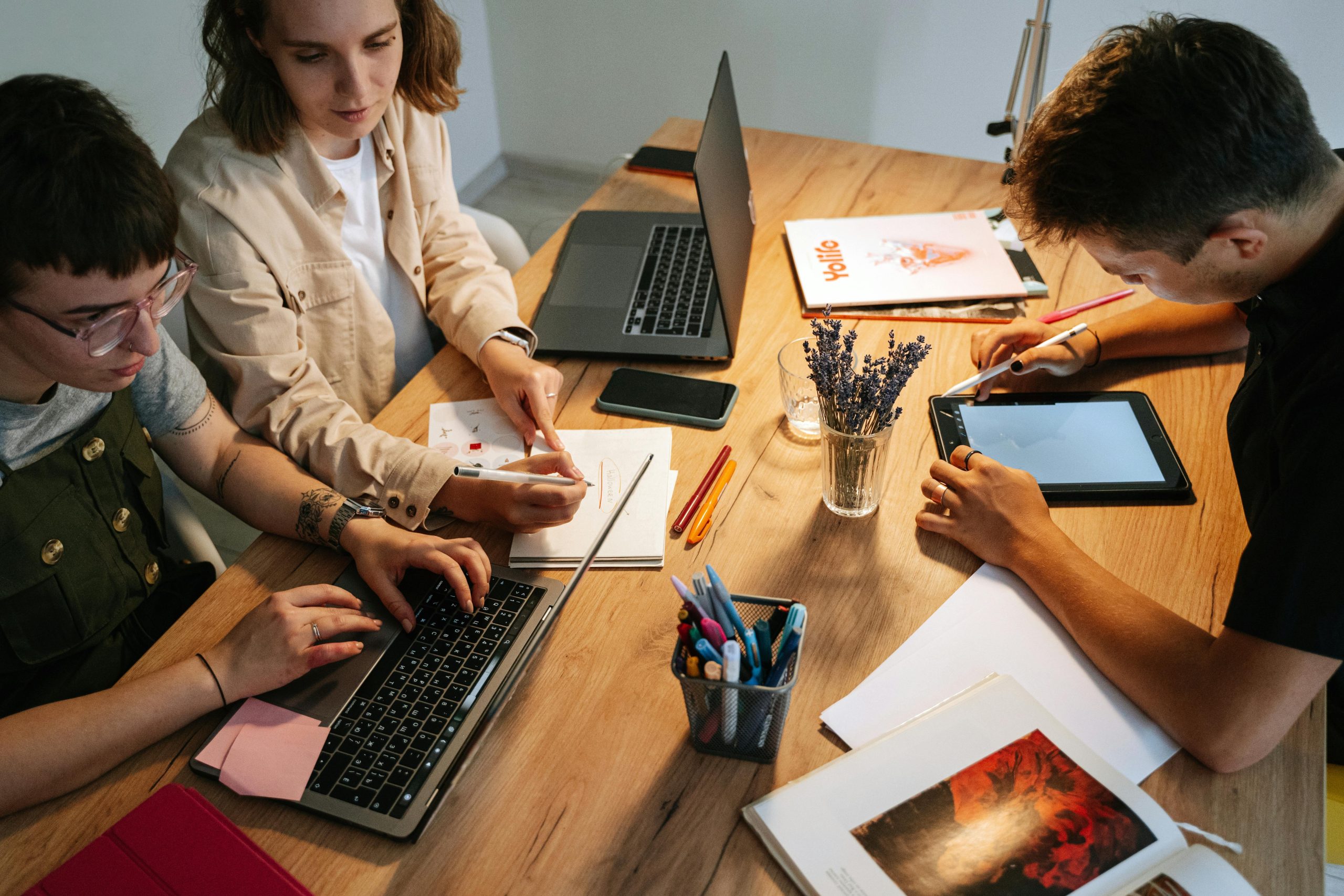 What Do Digital Marketing Agencies Do? (Complete Guide for Businesses)